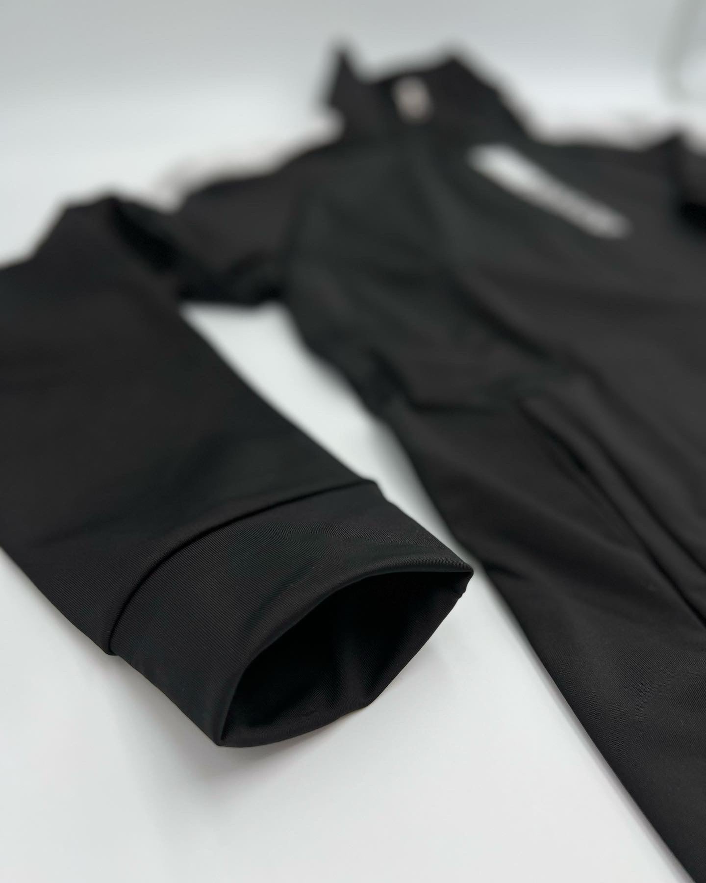 Balou Performance Full Zip Black